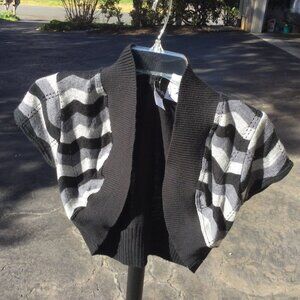 Mingle Silver-Gray-Black Short Caver Top